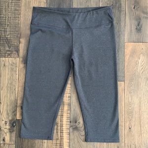 Fabletics dark heather grey capris. Size Medium